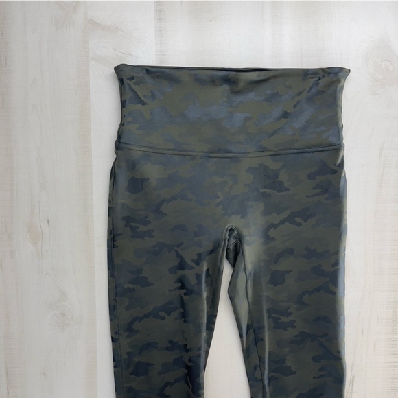 SPANX x Anthropologie shiny camo green slimming high rise leggings L - Picture 4 of 7